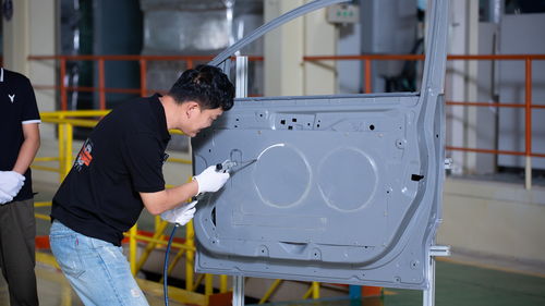 探秘嵐圖世界級4.0數字工廠 田亮李銳首開汽車品牌最大盲盒，揭秘科技與匠心交融